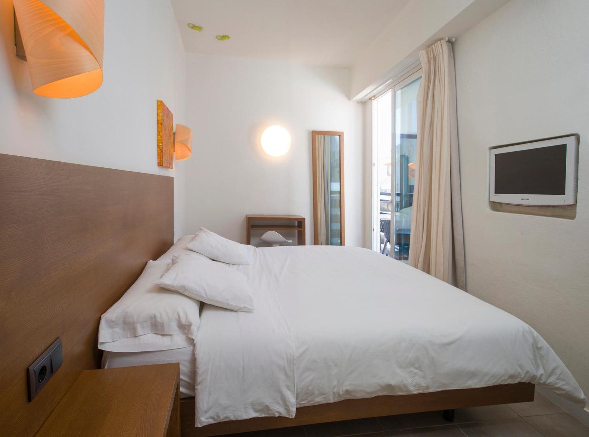 Es Mitjorn Hotel Sant Antoni de Portmany Zewnętrze zdjęcie